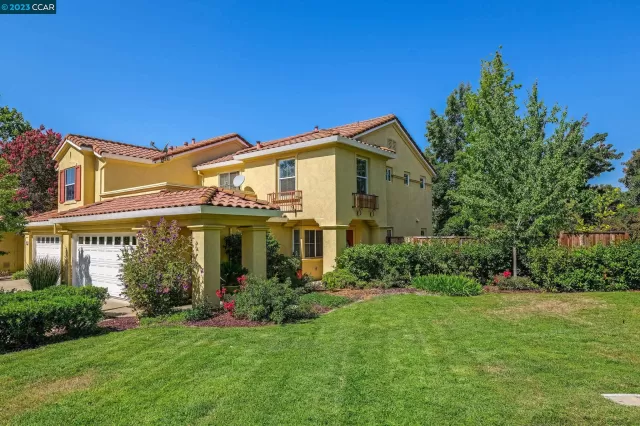 MLS: 41039489 Condo For Sale