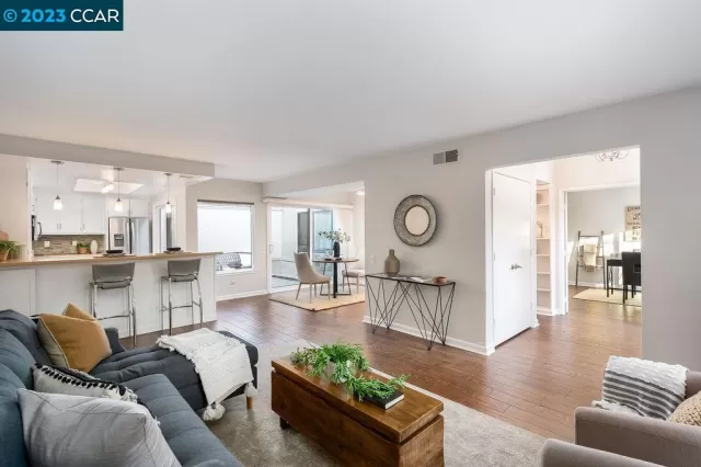 MLS: 41039524 Condo For Sale