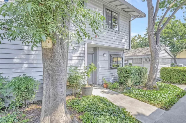 MLS: 41039574 Condo For Sale