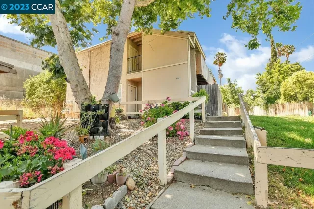 MLS: 41039595 Condo For Sale