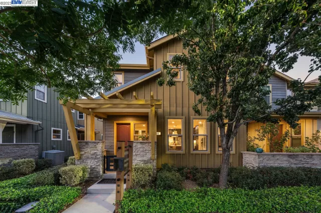 MLS: 41039619 Condo For Sale