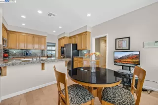 Photo #5: 41039800 Listing