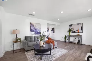 Photo #4: 41040023 Listing