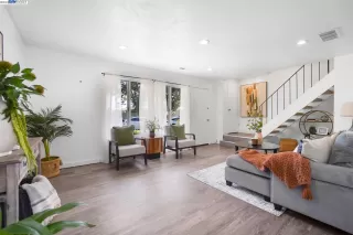 Photo #5: 41040023 Listing