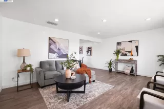 Photo #6: 41040023 Listing