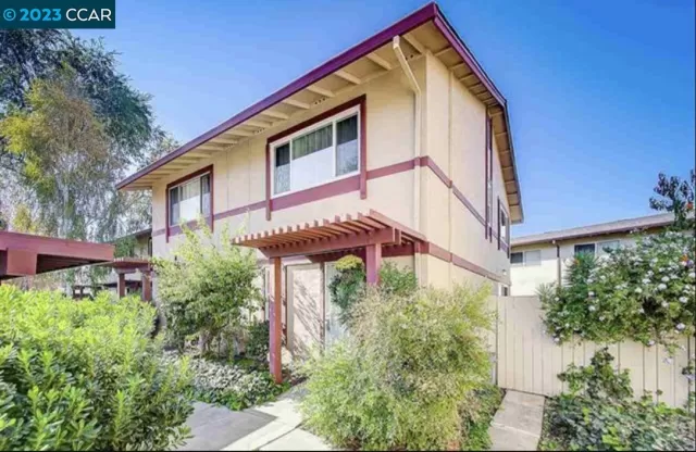 MLS: 41040139 Condo For Sale