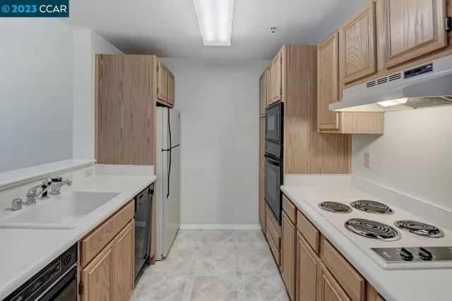 MLS: 41040174 Condo For Sale