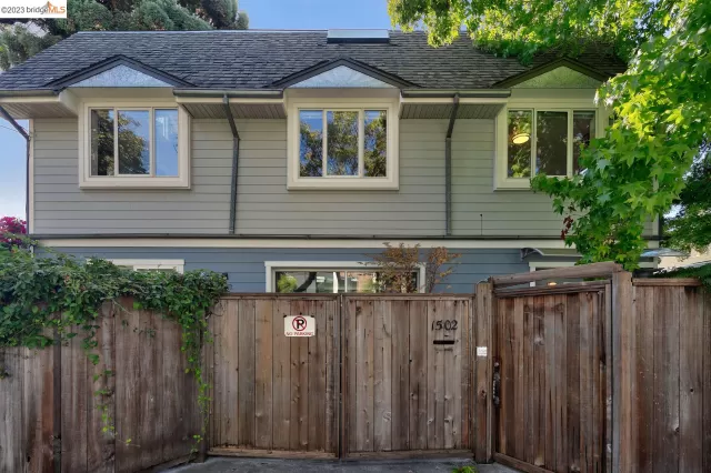 MLS: 41040262 Condo For Sale