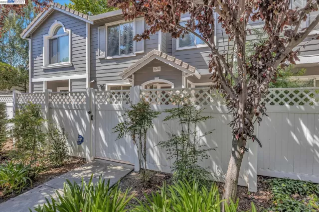 MLS: 41040288 Condo For Sale