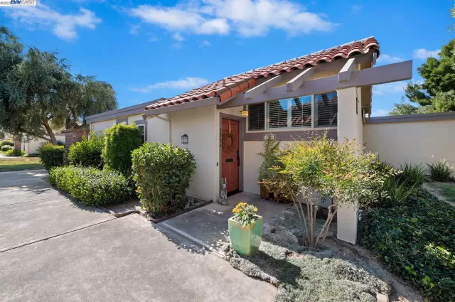 MLS: 41040459 Condo For Sale