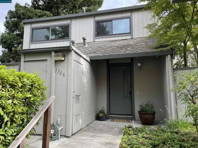 MLS: 41040682 Condo For Sale