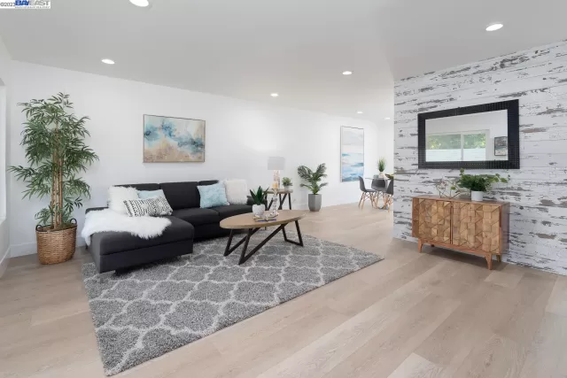 MLS: 41040918 Condo For Sale