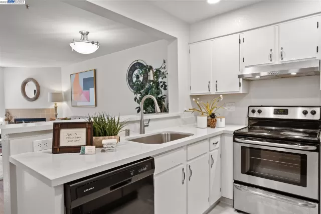 MLS: 41040973 Condo For Sale