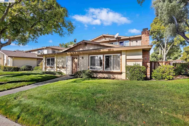 MLS: 41041193 Condo For Sale