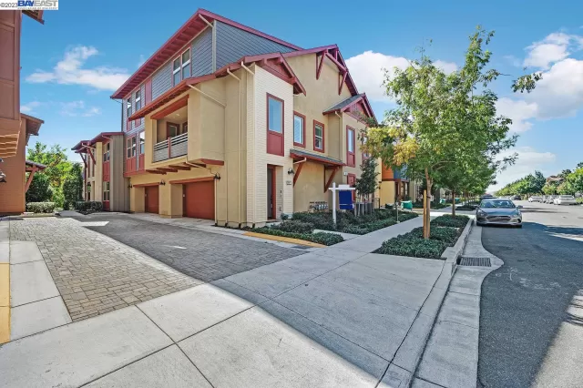 MLS: 41041284 Condo For Sale