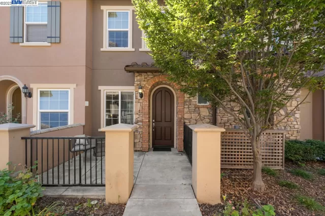 MLS: 41041343 Condo For Sale