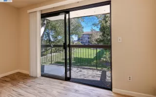 More Details about MLS # 41041554 : 2011 MARKET AVE # 323