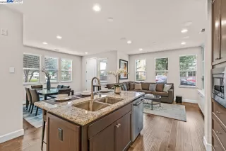 Photo #2: 41041596 Listing