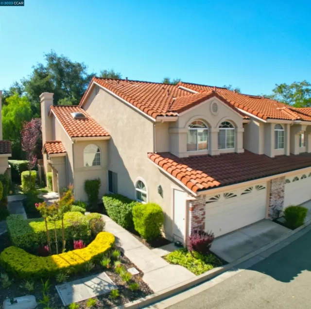 MLS: 41041667 Condo For Sale