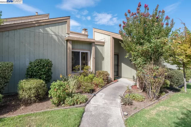 MLS: 41041682 Condo For Sale