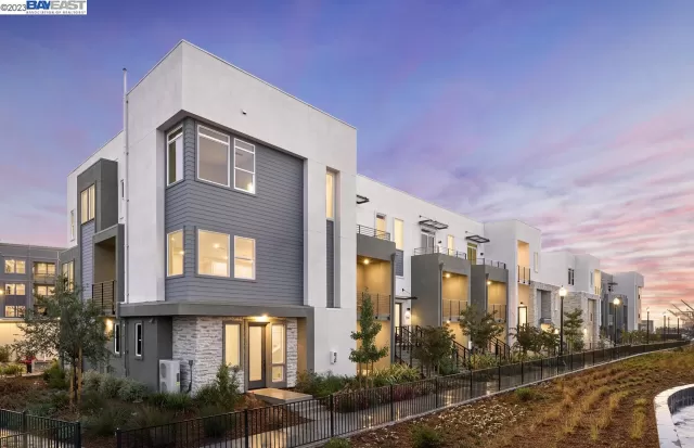 MLS: 41041831 Condo For Sale