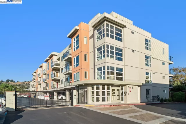 MLS: 41041873 Condo For Sale