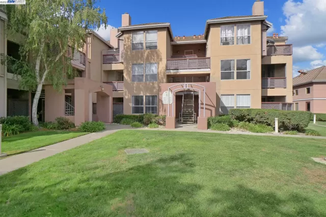 MLS: 41041906 Condo For Sale