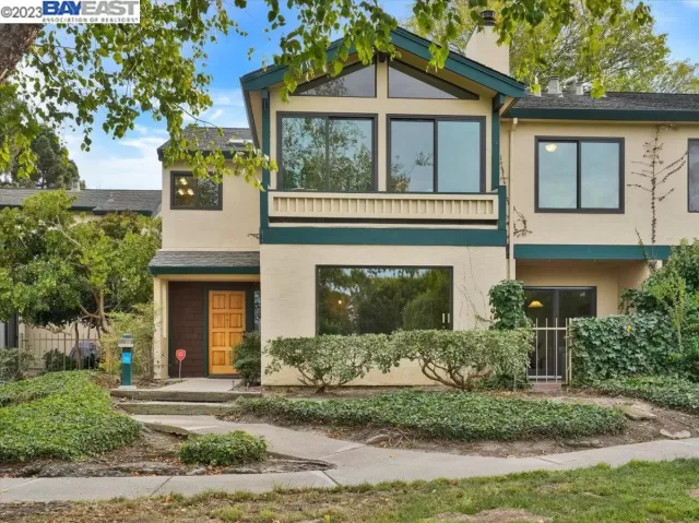 MLS: 41042003 Condo For Sale