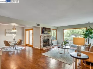 Photo #5: 41042003 Listing