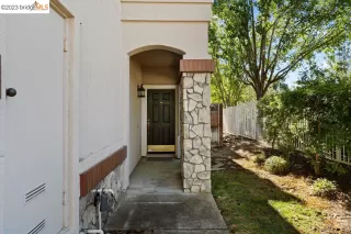 Photo #6: 41042012 Listing 