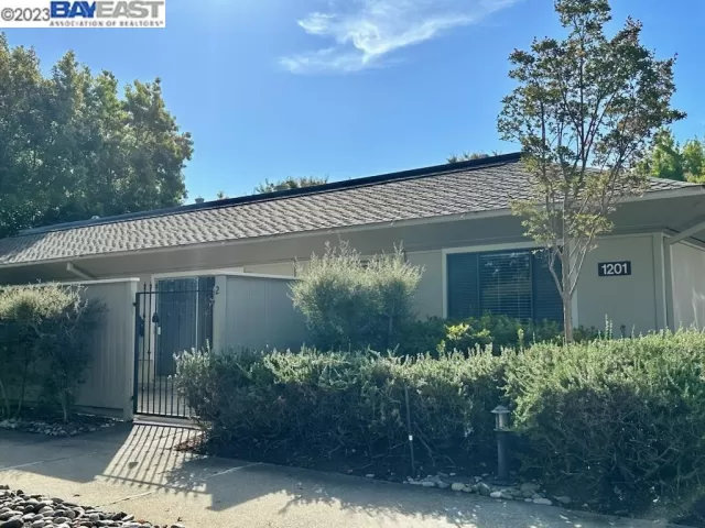 MLS: 41042133 Condo For Sale