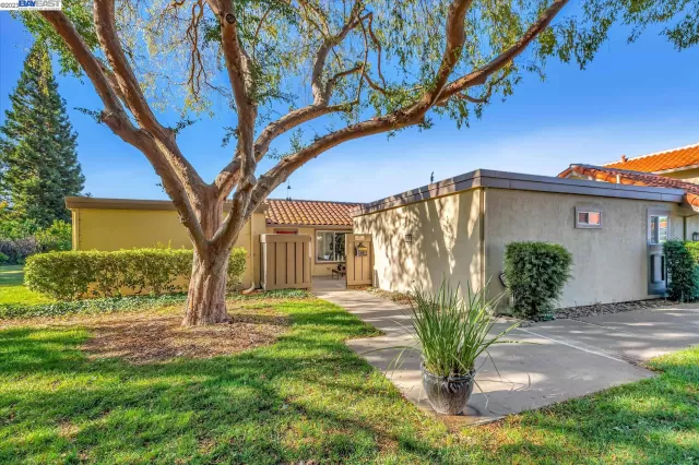 MLS: 41042282 Condo For Sale