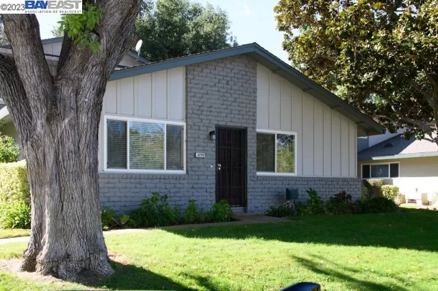 MLS: 41042373 Condo For Sale