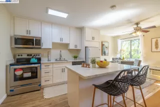 Photo #6: 41042396 Listing