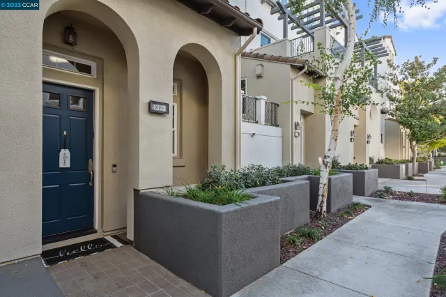 MLS: 41042488 Condo For Sale