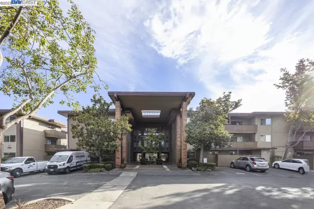 MLS: 41042614 Condo For Sale