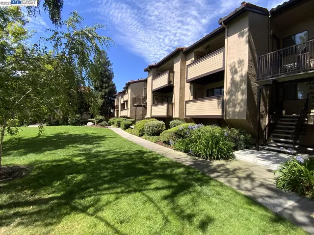 MLS: 41042728 Condo For Sale