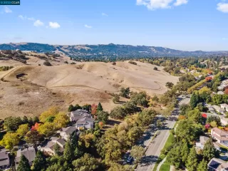 Photo #5: 41042892 Listing 