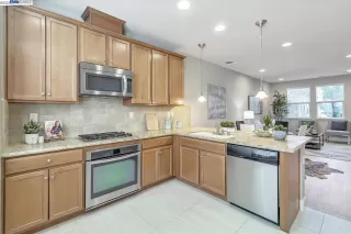 Photo #2: 41042975 Listing