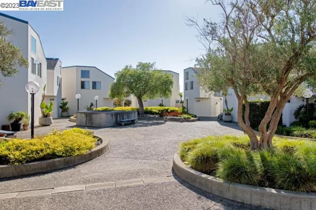 MLS: 41042988 Condo For Sale