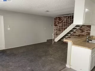 Photo #5: 41043006 Listing