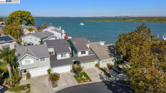 MLS: 41043259 Condo For Sale