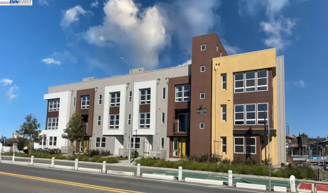 MLS: 41043396 Condo For Sale