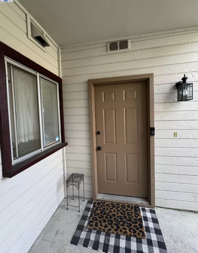 MLS: 41043544 Condo For Sale