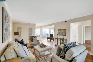 Photo #4: 41043596 Listing