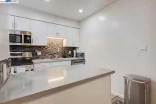 Photo #5: 41043599 Listing 