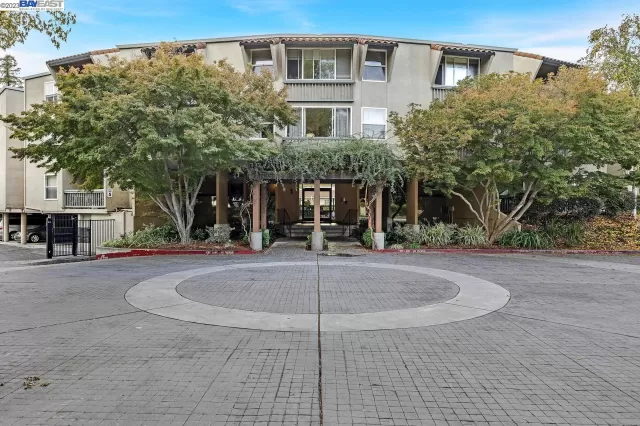 MLS: 41043958 Condo For Sale