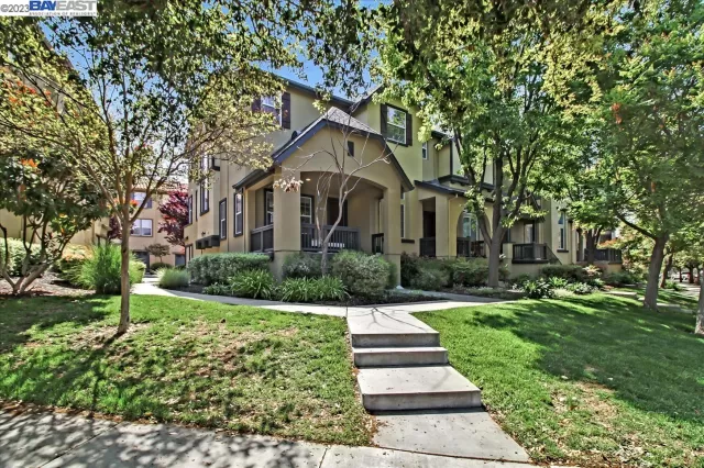 MLS: 41043962 Condo For Sale