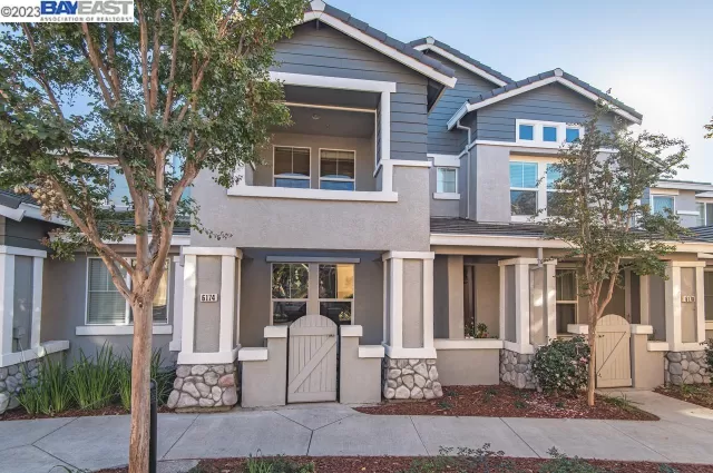 MLS: 41043993 Condo For Sale