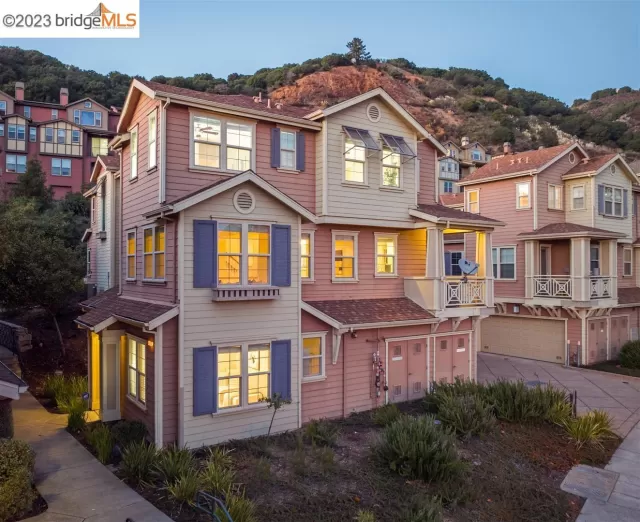 MLS: 41044013 Condo For Sale